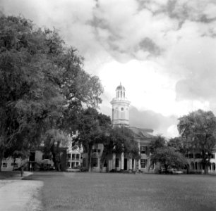 Het Gouvernementsplein met het Department van Financiën in Paramaribo, Bestanddeelnr 252-6083