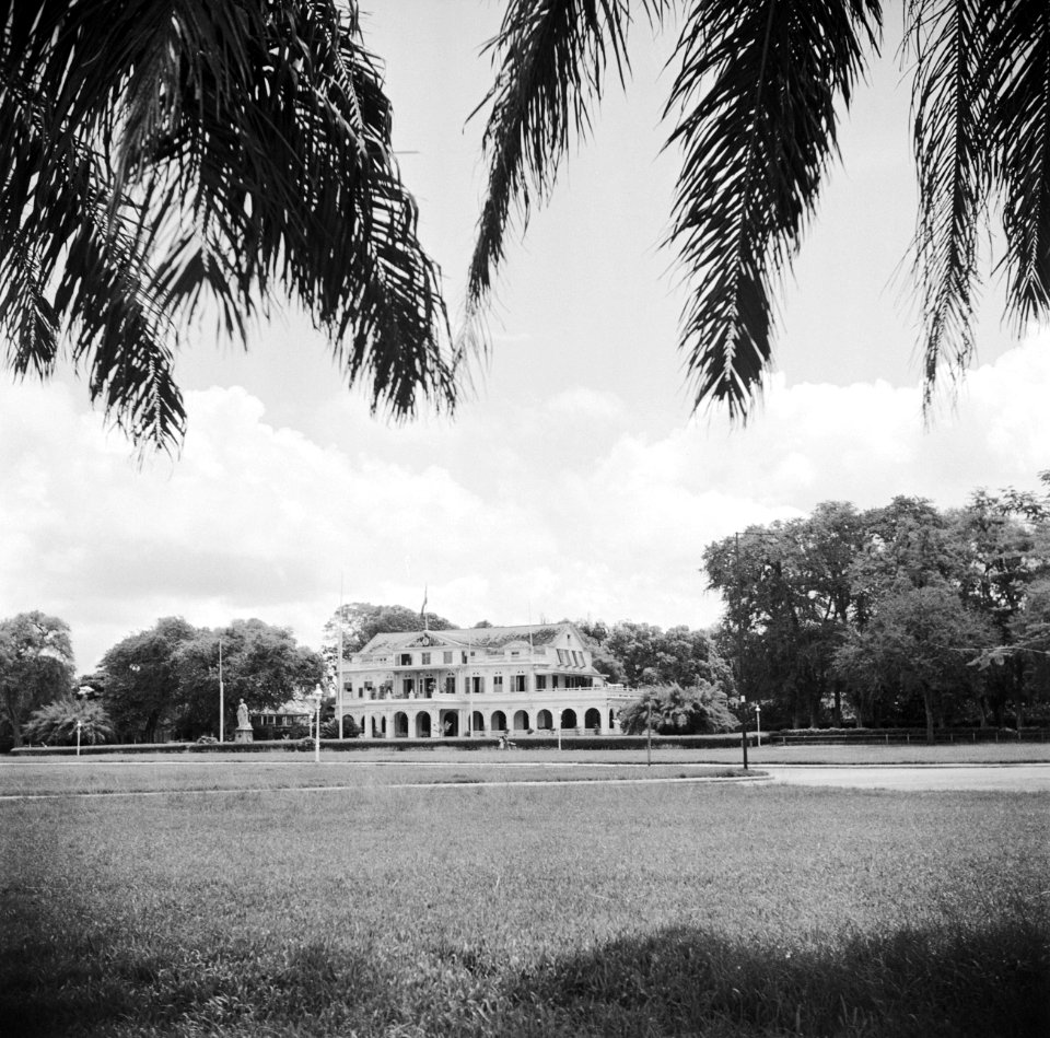 Het Gouvernementspaleis aan het Gouvernementsplein in Paramaribo, Bestanddeelnr 252-6085