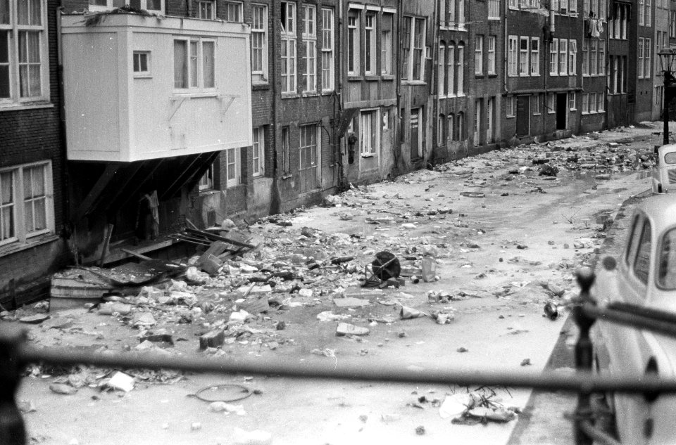 Het water van de Oudezijds Achterburgwal te Amsterdam, Bestanddeelnr 914-7630