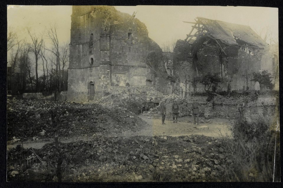Het Westelijk front. Een brigadier en een van de officieren van zijn staf maken , Bestanddeelnr 158-1067