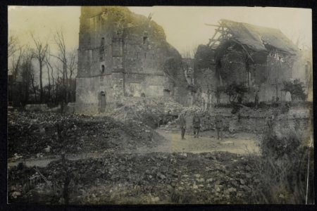 Het Westelijk front. Een brigadier en een van de officieren van zijn staf maken , Bestanddeelnr 158-1067