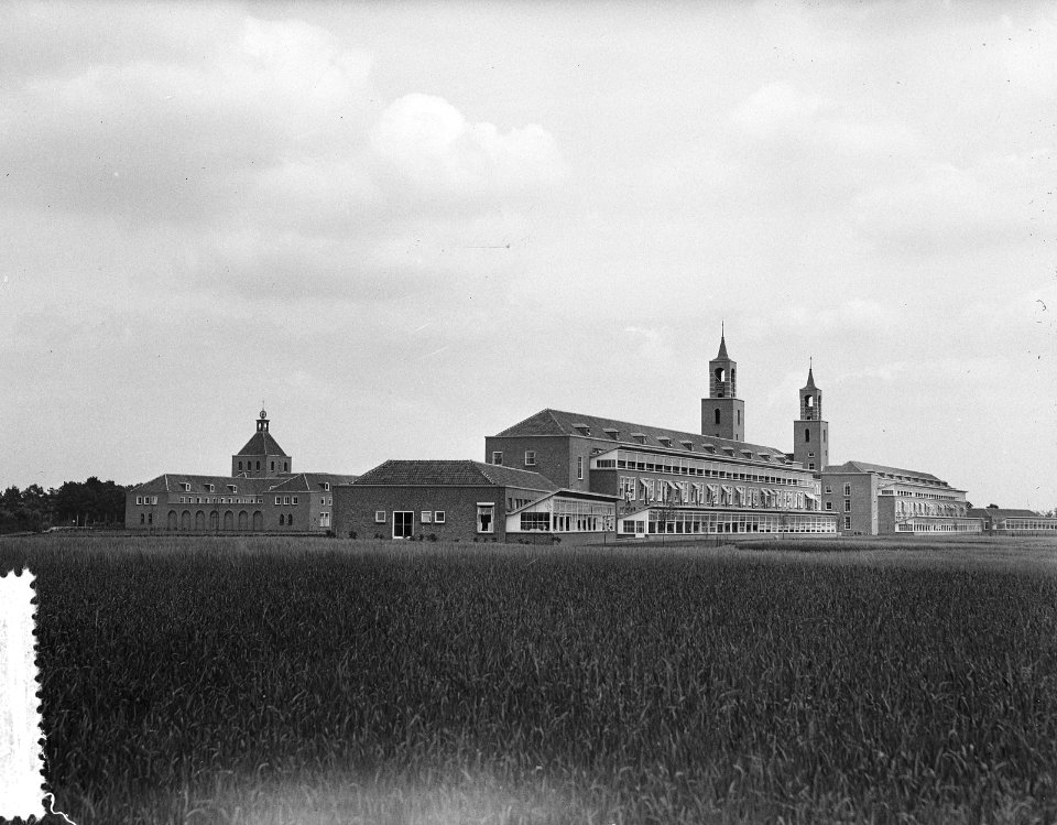 Het sanatorium Klokkenberg in Breda wordt op 7 juli door koningin Juliana geopen, Bestanddeelnr 906-5365