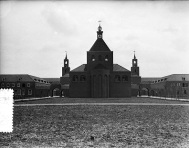 Het sanatorium Klokkenberg in Breda wordt op 7 juli door koningin Juliana geopen, Bestanddeelnr 906-5370