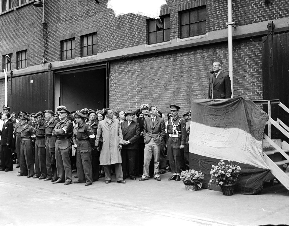Het schip de Groote Beer is in Amsterdam, minister Schokking spreekt, Bestanddeelnr 903-4198