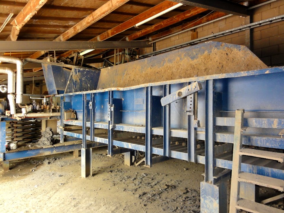 Heteren Rijksmonument 521806 een machine in fabrieksgebouw van steenfabriek Randwijk