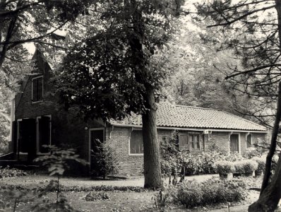 Het Pannekoekenhuisje, noord-oostzijde. Aangekocht in 1977 van fotograaf C. de Boer. Identificatienummer 54-004677