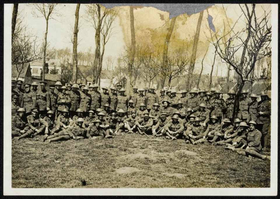 Het Westelijk front. Groepsfoto met militaire eenheid van Newfoundland, Bestanddeelnr 158-0017