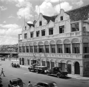 Het Penha-gebouw op Heerenstraat 1 in Willemstad op Curaçao, Bestanddeelnr 252-7159