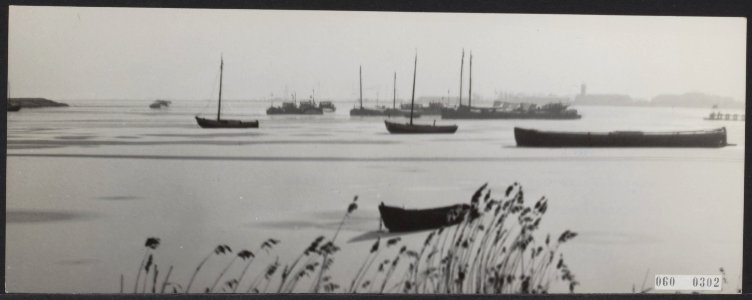 Het scheepvaartverkeer op het IJsselmeer is gedeeltelijk gestremd door de ijsvor, Bestanddeelnr 060-0302