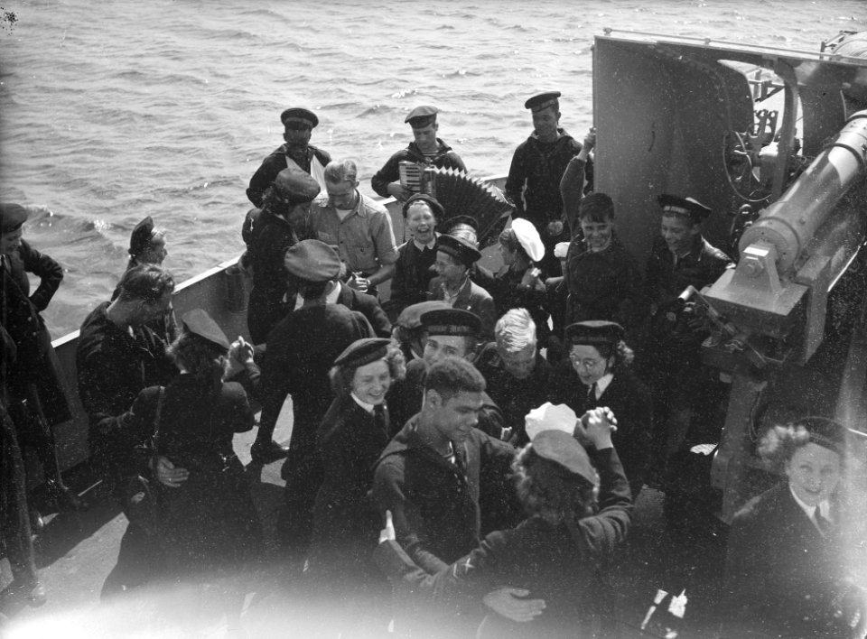 Het Nederlandse fregat Hr. Ms. 'Johan Maurits van Nassau' van Amsterdam naar Den, Bestanddeelnr 902-2203