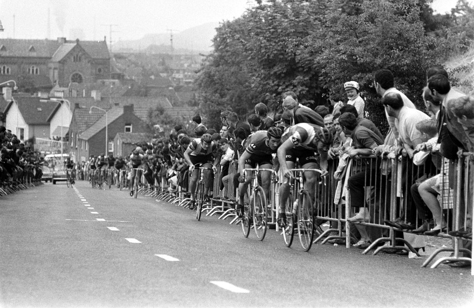 Het peloton in actie, Bestanddeelnr 922-5554