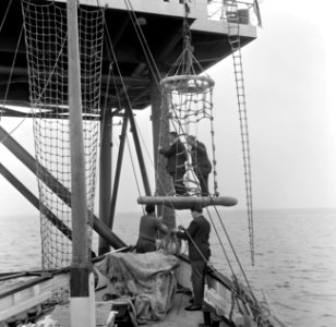 Het REM-eiland in de Noordzee, de crew-basket, Bestanddeelnr 916-7291