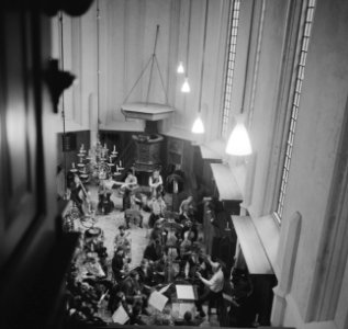 Het Nederlands Studenten Orkest zal drie weken repeteren in de bekende Ruïne ker, Bestanddeelnr 915-9105