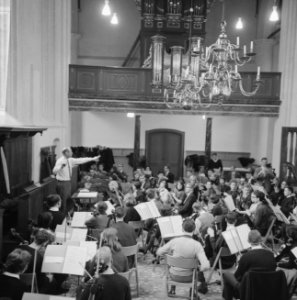 Het Nederlands Studenten Orkest zal drie weken repeteren in de bekende Ruïne ker, Bestanddeelnr 915-9108