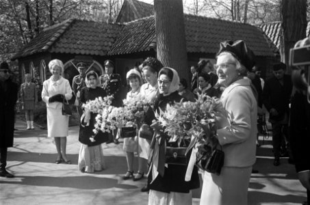 Het Nepalese koningspaar, koning Mahendra en koningin Ratna, op staatsbezoek in , Bestanddeelnr 920-2711