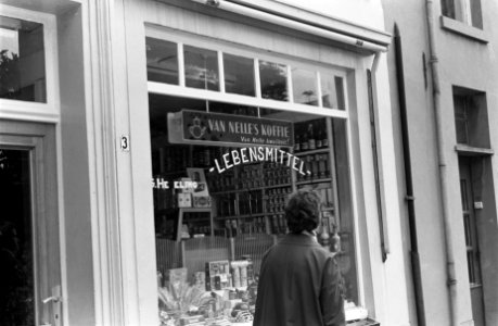Het plaatsje Elten Aanplakbiljet voor Overzicht Ellen met winkels Duits, Bestanddeelnr 915-3357