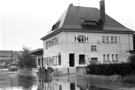 Het plaatsje Tudderen 34-35 nieuwe grens Post 36-37 Cafe Duits opschrift, Bestanddeelnr 915-3348