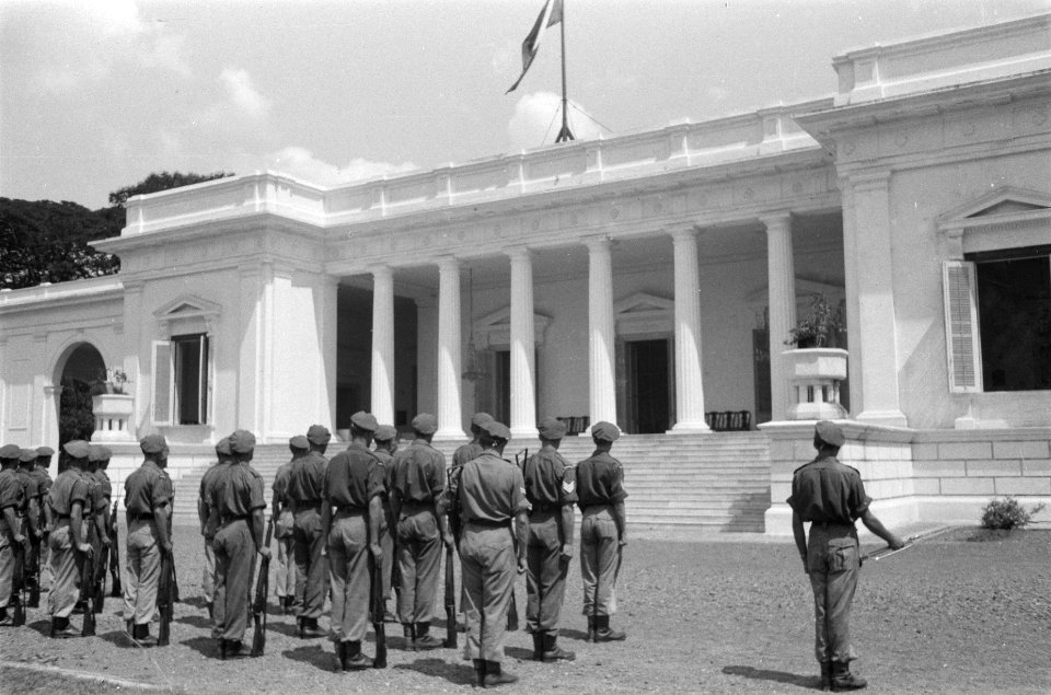 Het paleis (woonhuis) van landvoogd HJ van Mook aan het Koningsplein-Noord te , Bestanddeelnr 78-4-9
