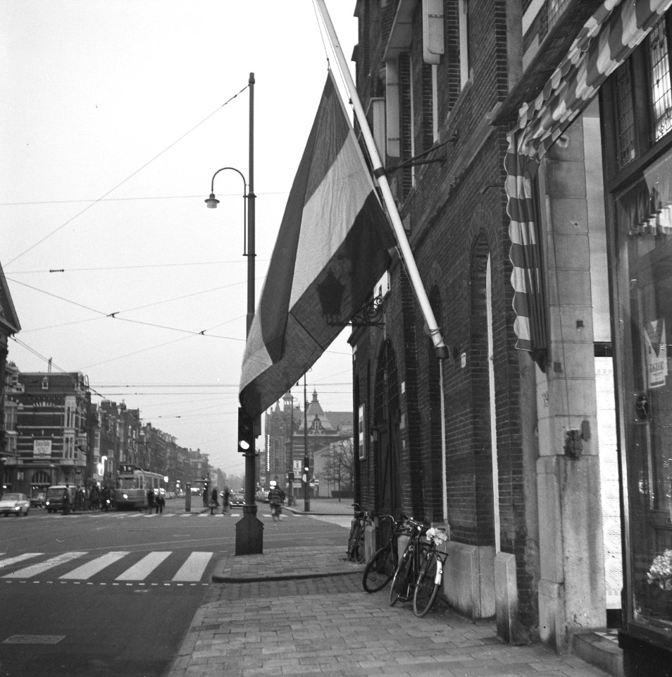 Het rood-wit-blauw halfstok in ons land met de dood van president Kennedy, Bestanddeelnr 915-7724