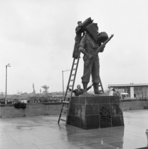 Het Mariniersmonument te Rotterdam zal vrijdag aanstaande onthuld worden door p…, Bestanddeelnr 915-3246