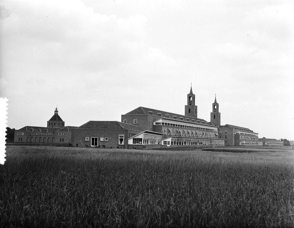 Het sanatorium Klokkenberg in Breda wordt op 7 juli door koningin Juliana geopen, Bestanddeelnr 906-5366