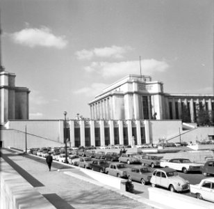 Het Palais de Chaillot ('Trocadéro'), vlakbij de Eiffeltoren, Bestanddeelnr 254-0622