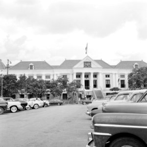 Het Raadhuis op het Wilhelminaplein in Willemstad, Bestanddeelnr 252-3695