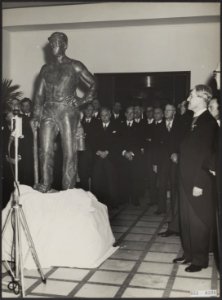 Het Gouden Jubileum van de Staatsmijnen in Limburg. Door het mijnpersoneel werd , Bestanddeelnr 051-0396