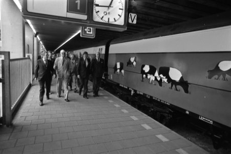 Het project Discover remarkable Holland in a goodwil train start met onder mee, Bestanddeelnr 930-4398