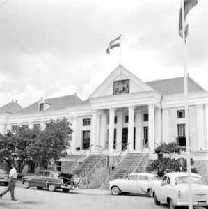 Het Raadhuis op het Wilhelminaplein in Willemstad, Bestanddeelnr 252-3697