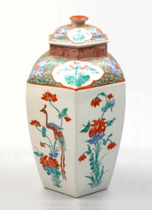 Hexagonal Jar, Imari ware, Kakiemon type, Edo period, 17th century, flowering plant and phoenix design in overglaze enamel - Tokyo National Museum - DSC05329 (retouched)