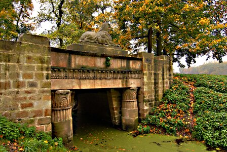 Columns canal trees