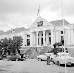 Het Raadhuis op het Wilhelminaplein in Willemstad, Bestanddeelnr 252-3698