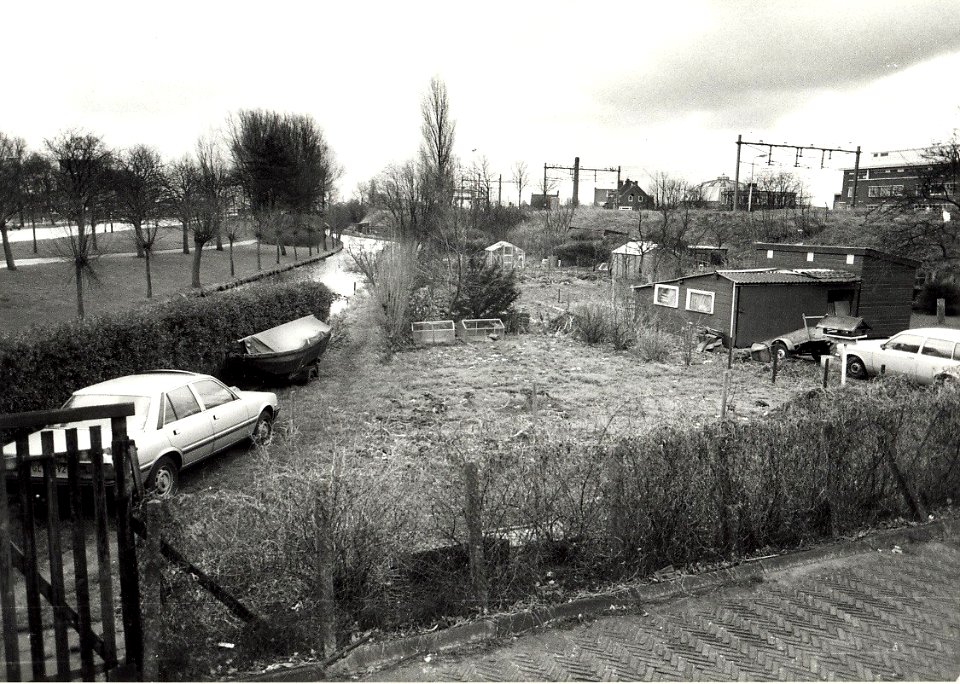 Het Prinsen Bolwerk. Aangekocht in 1987 van United Photos de Boer bv. - Negatiefnummer 27102 k 32. - Gepublieerd in het Haarlems Dagblad van 19.12.1986