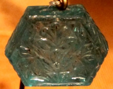 Hexagonal emerald bead from India, Mughal period, c. 1700-1750, Honolulu Academy of Arts