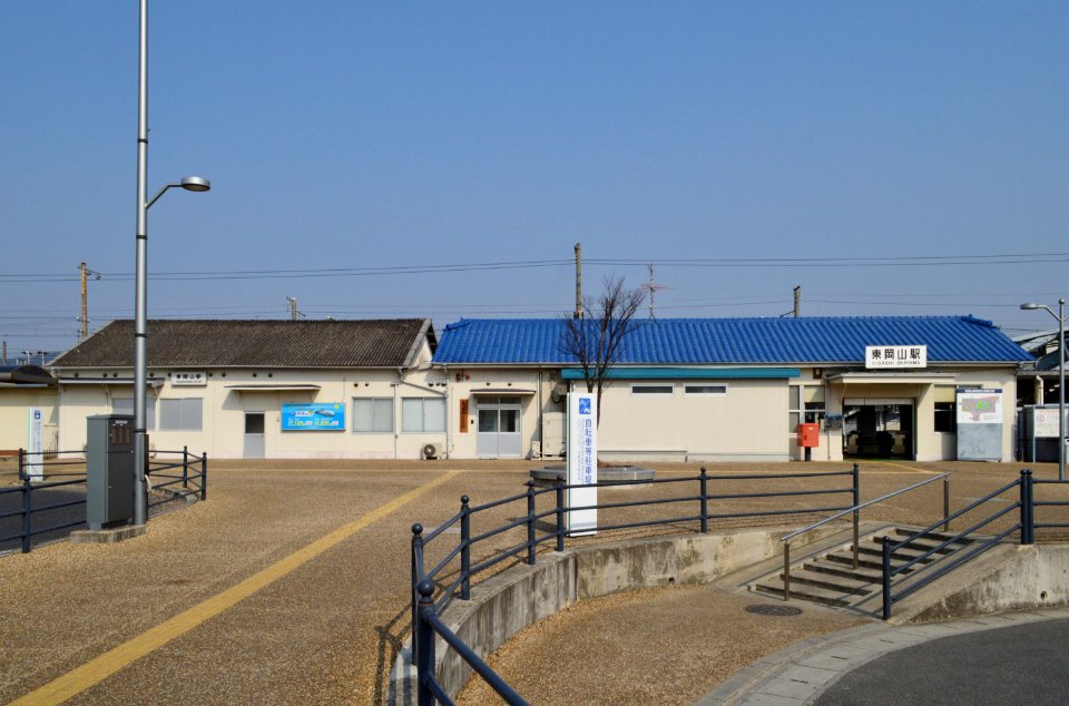 Higashi-Okayama Station, ekisha
