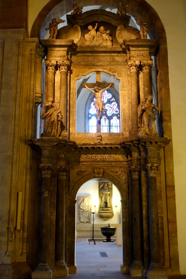 High altar, Magnikirche - Braunschweig, Germany - DSC04516