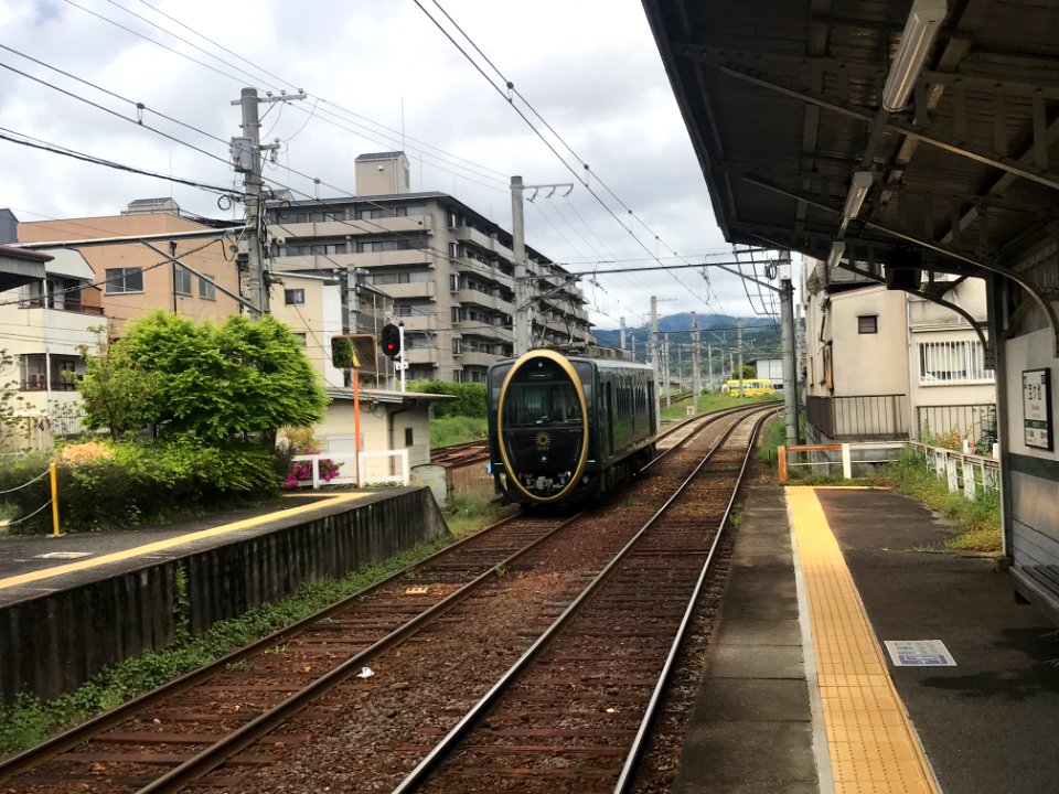 Hiei leaving Takaragaike station 20200504