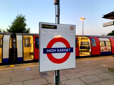 High Barnet roundel Platform 2 2020