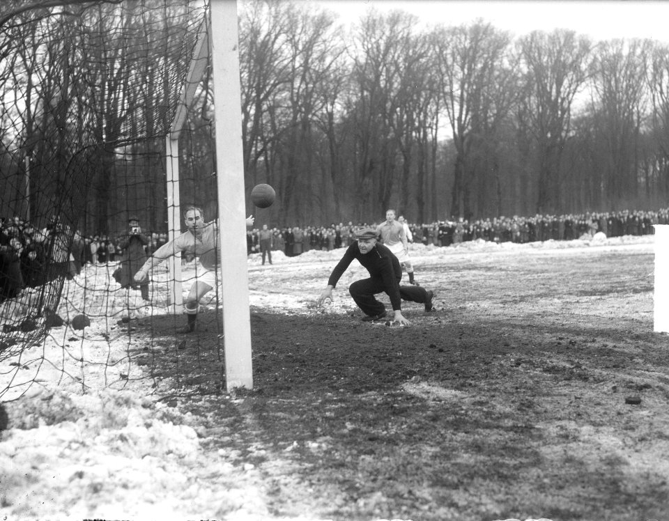 HFC tegen Oud Internationals 3-6, Bestanddeelnr 904-3687