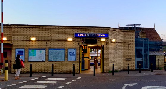 High Barnet station bldg 2020