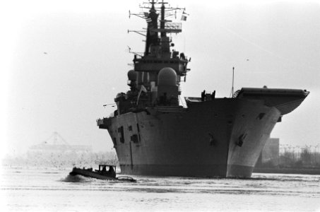 Hier in de Amsterdamse haven, Bestanddeelnr 933-5646