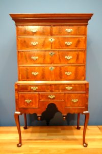 High chest of drawers, maker unknown, Boston, Massachusetts, 1735-1750, walnut, walnut veneer, maple, pine - De Young Museum - DSC00964