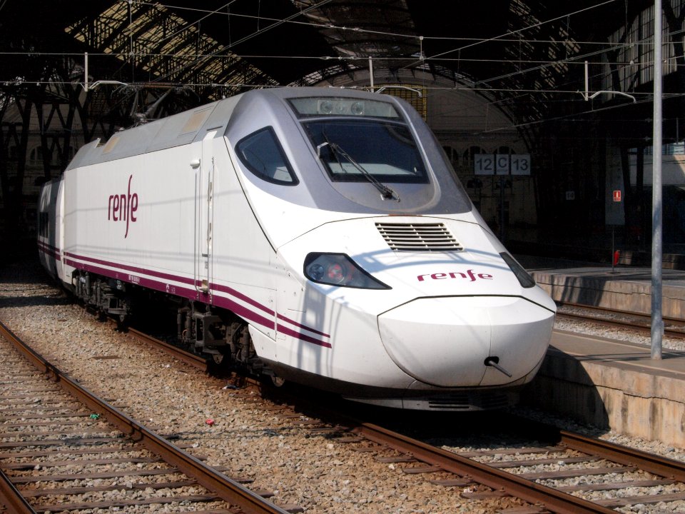 High speed Renfe 9671 91-30 016 -9 at Barcelona pic2