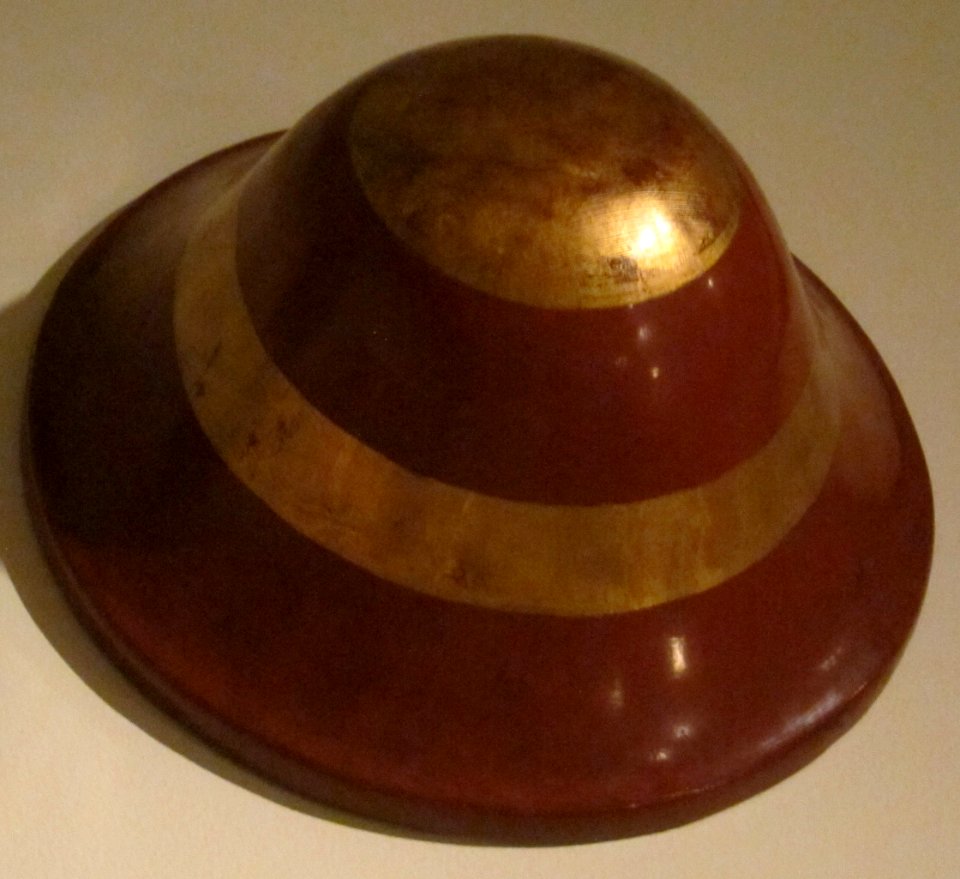 High red-lacquered warrior hat, Edo period, 18th century