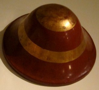 High red-lacquered warrior hat, Edo period, 18th century