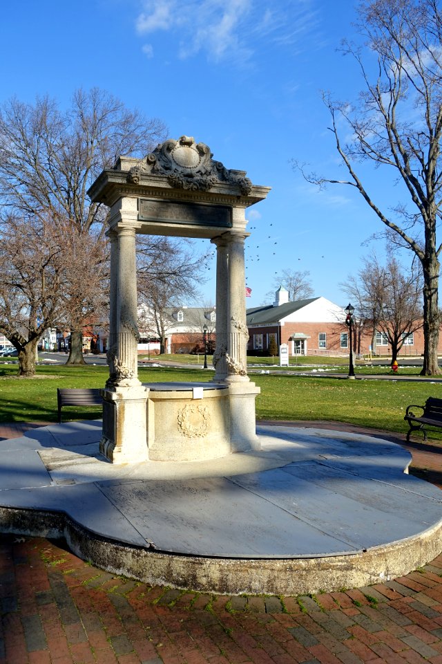 Hezekiah Bradley Loomis Fountain - Windsor, Connecticut - DSC04738
