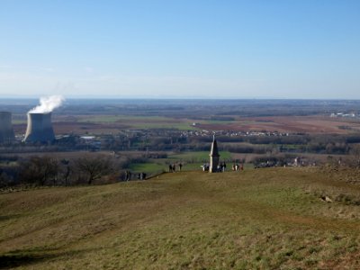 Hières-sur-Amby - Plateau de Larina - Vue sur le belvédère avec la statue de la Vierge photo