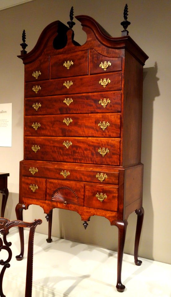 High chest, by Benjamin Frothingham Jr, Charlestown, Massachusetts, 1760-1785, sabicu and mahogany, white pine, red pine, brass marked 'I. Gold' - Winterthur Museum - DSC01451