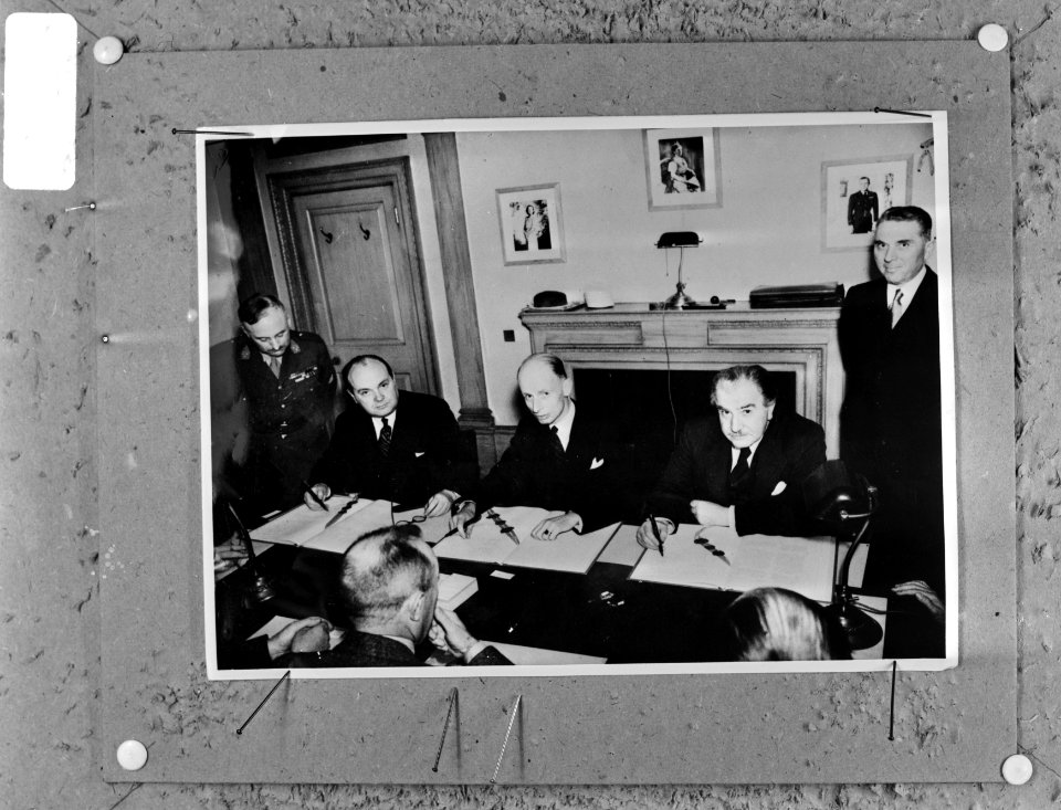 HIE 771. Ondertekening Benelux-Accoord 20-10-1943 vert. Ned. en Belg. regering v, Bestanddeelnr 923-1286